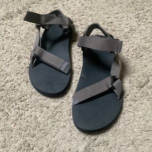 Teva sandals size 11 mens